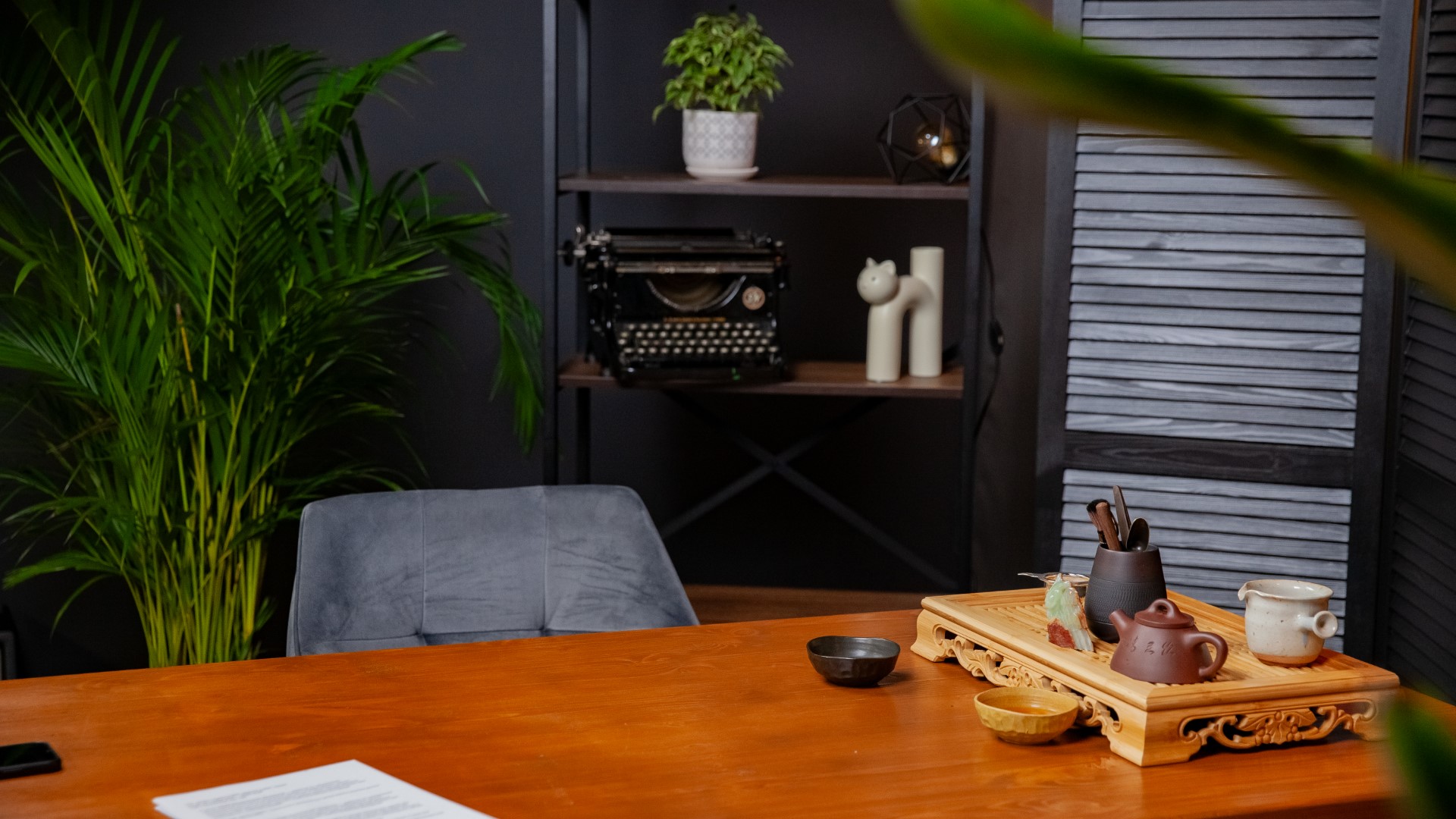 Рабочая зона с техникой